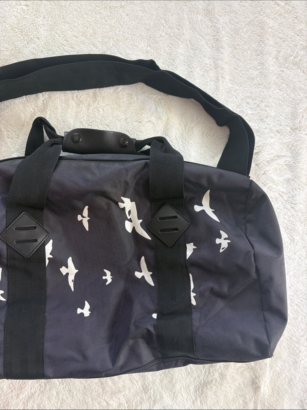 Oiselle Duffle Bag - Picture 5 of 11